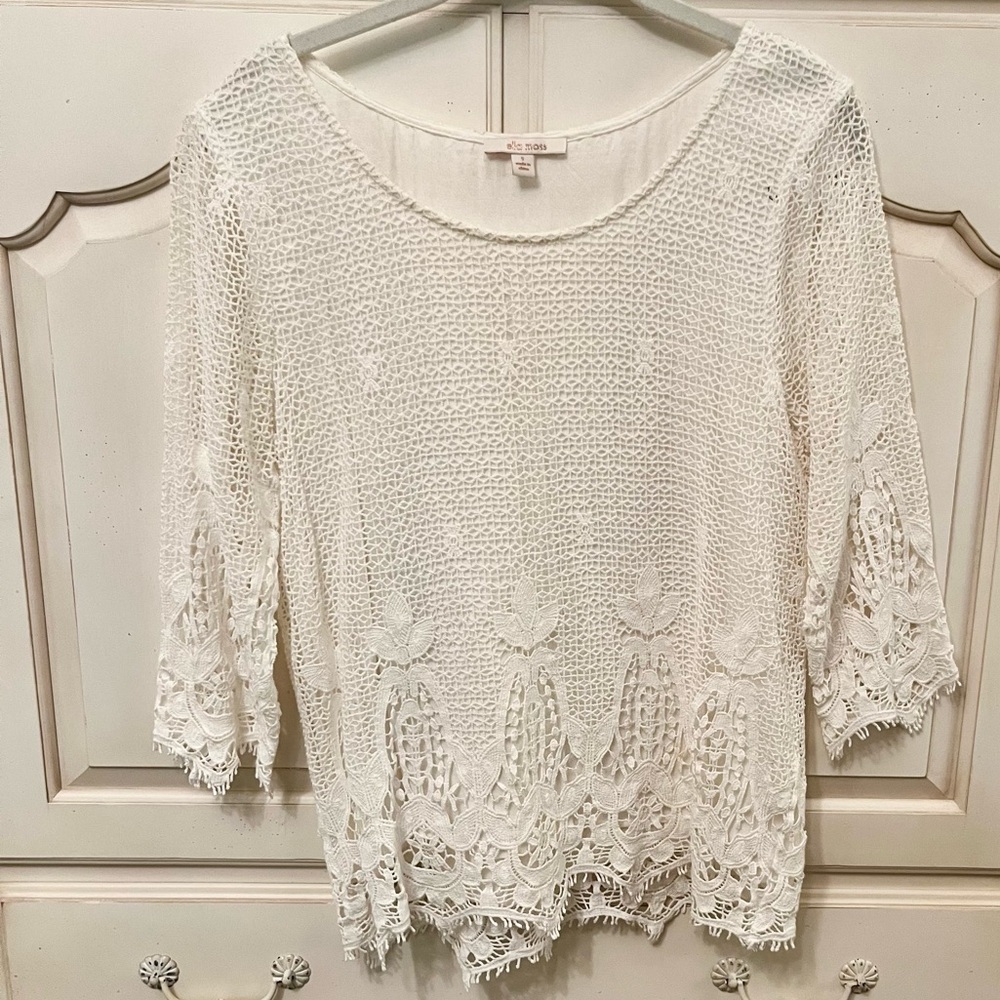 Elegant White Lace Women's Top